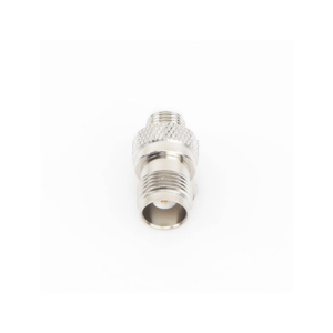 Adaptador en Línea, de Conector TNC Hembra a FME Hembra, Niple Europeo, Níquel/ Oro/ Teflón. - Imagen 4